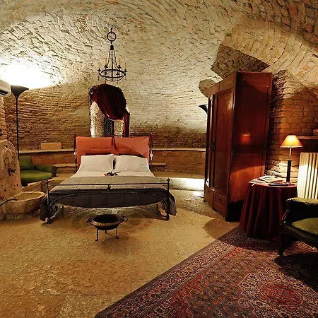 Guest house Casa Museo Palazzo Valenti Gonzaga 3*